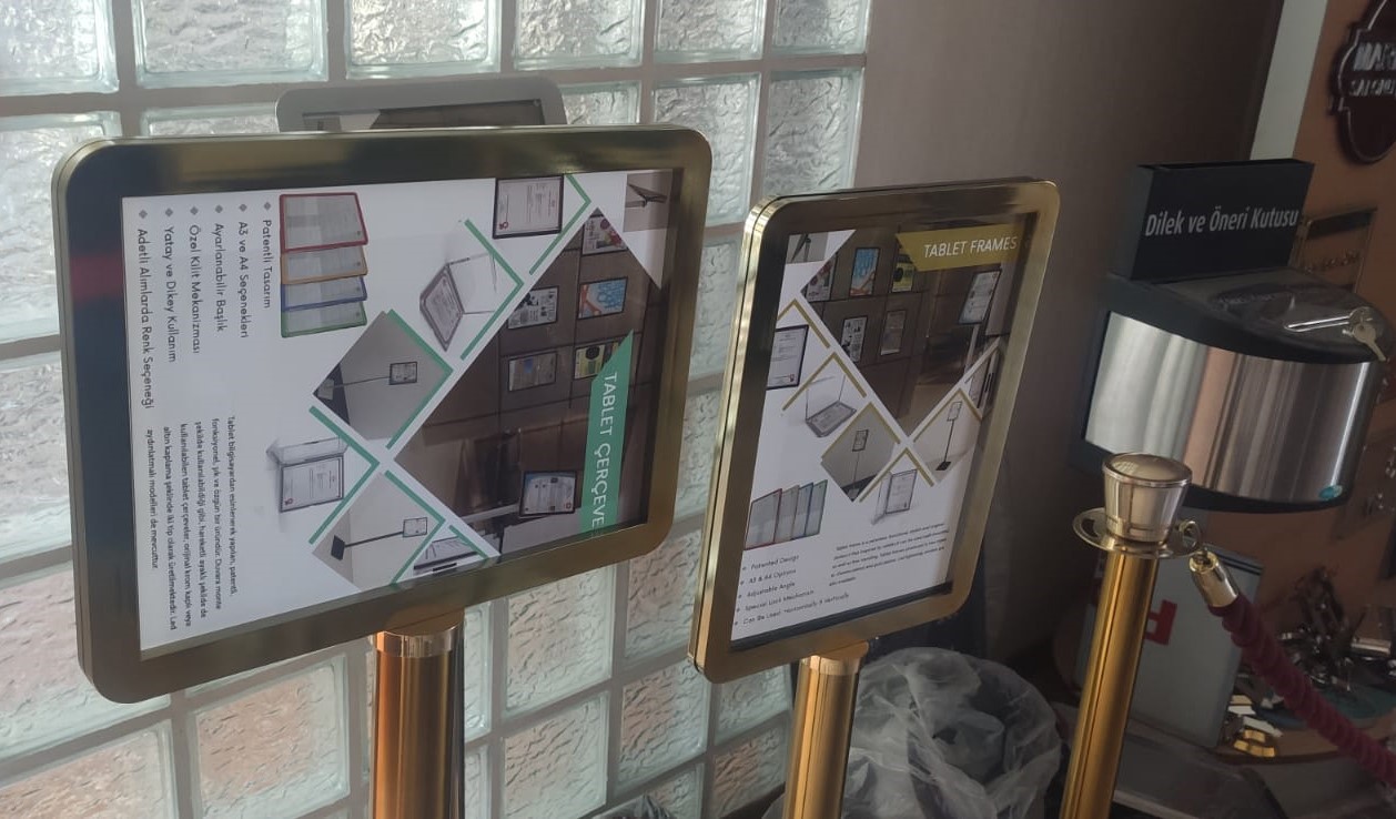 Altın Renkli çerçeve ayaklı çift yönlü a4