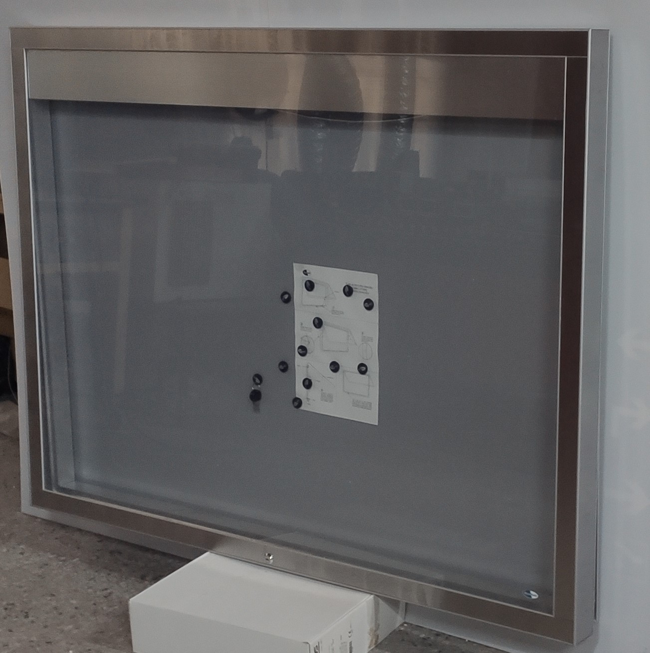 İLAN PANOSU 106X141CM PASLANMAZ GİYDİRME